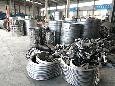 振動篩安裝現(xiàn)場