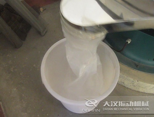 硅微粉振動(dòng)篩出料口 硅微粉振動(dòng)篩出料口